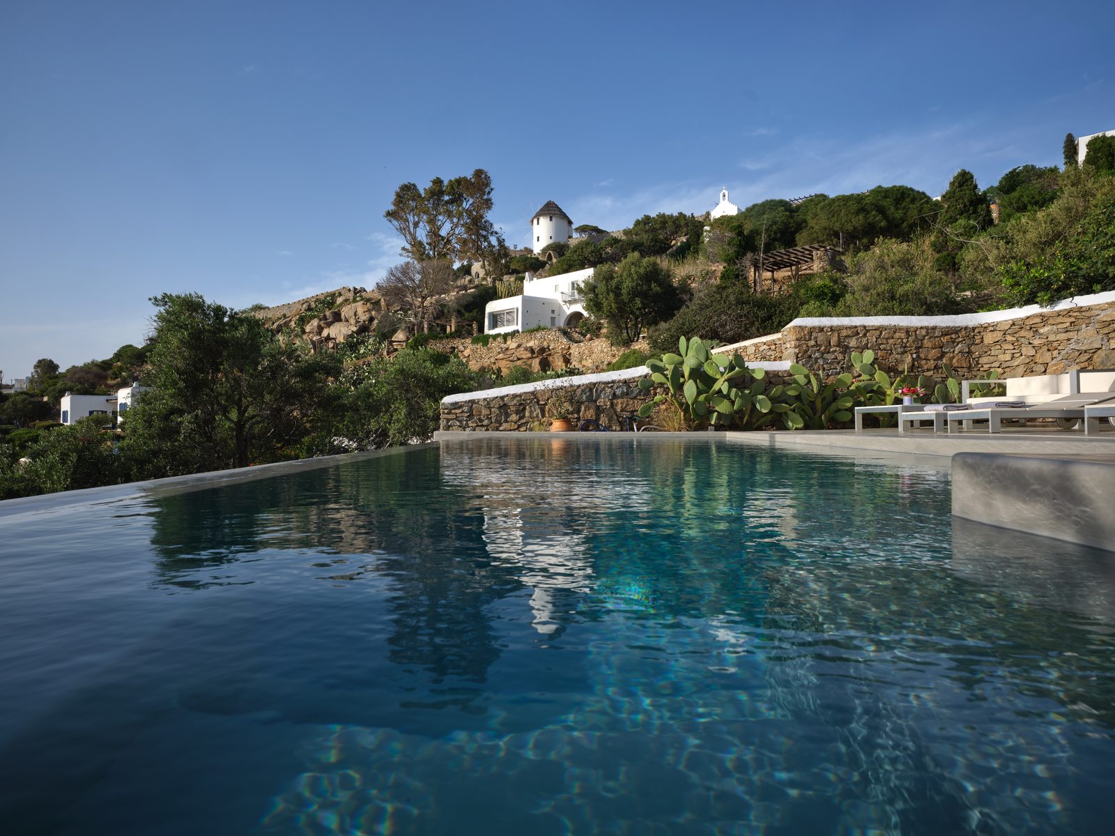 Villa Arc 180 infinity pool