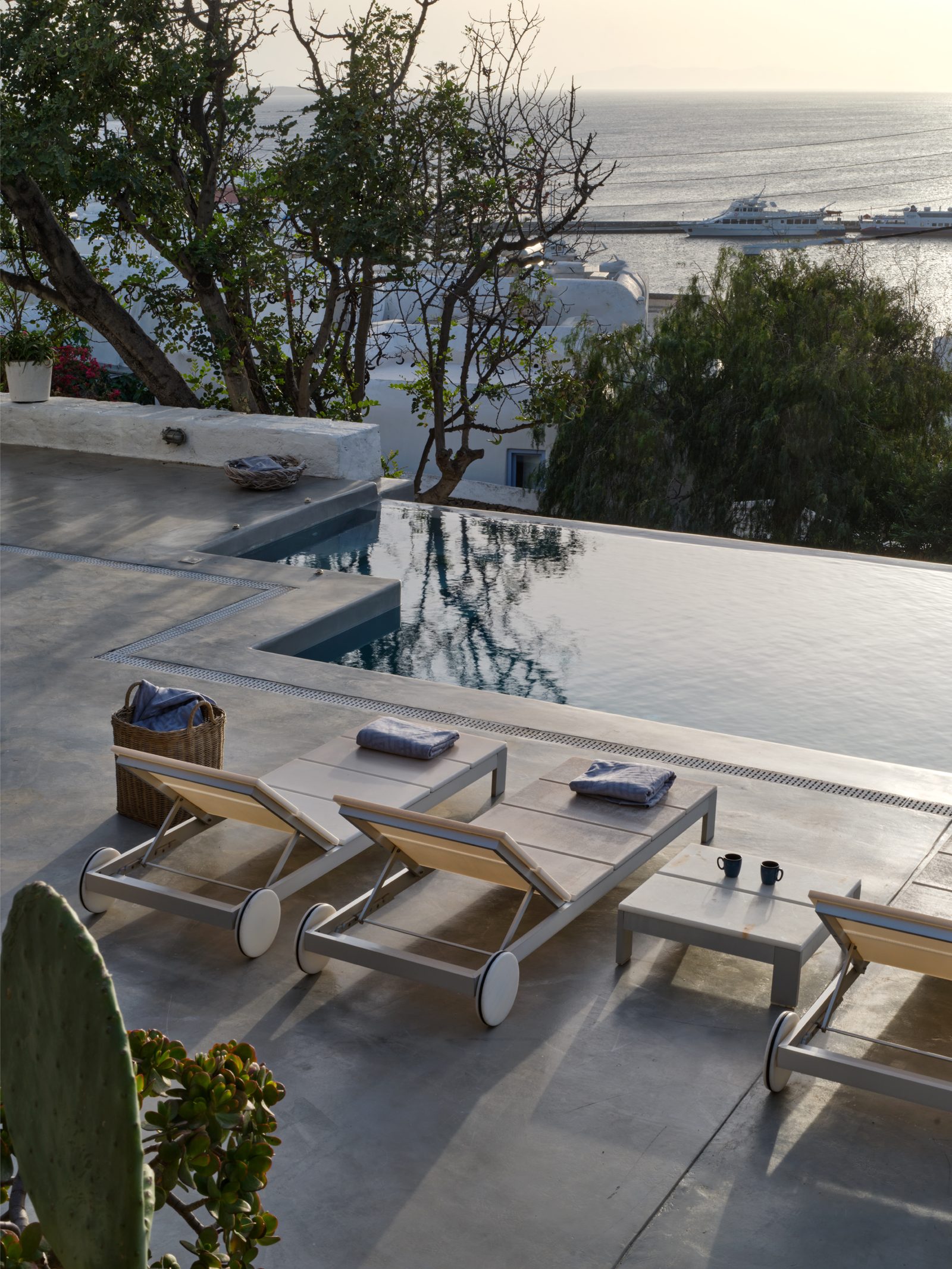 Villa Arc 180 Outdoor Spaces