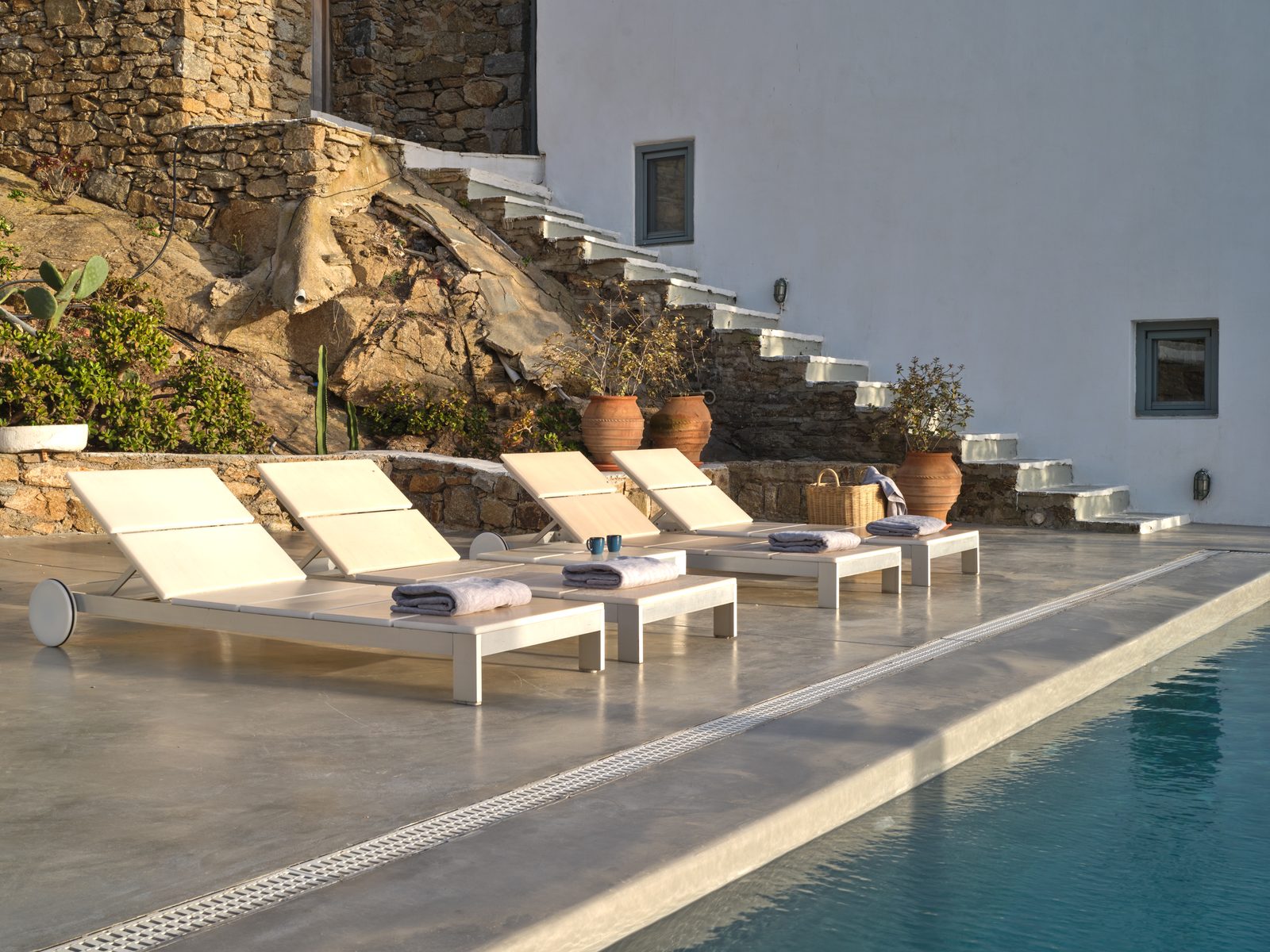Villa Arc 180 Outdoor Spaces