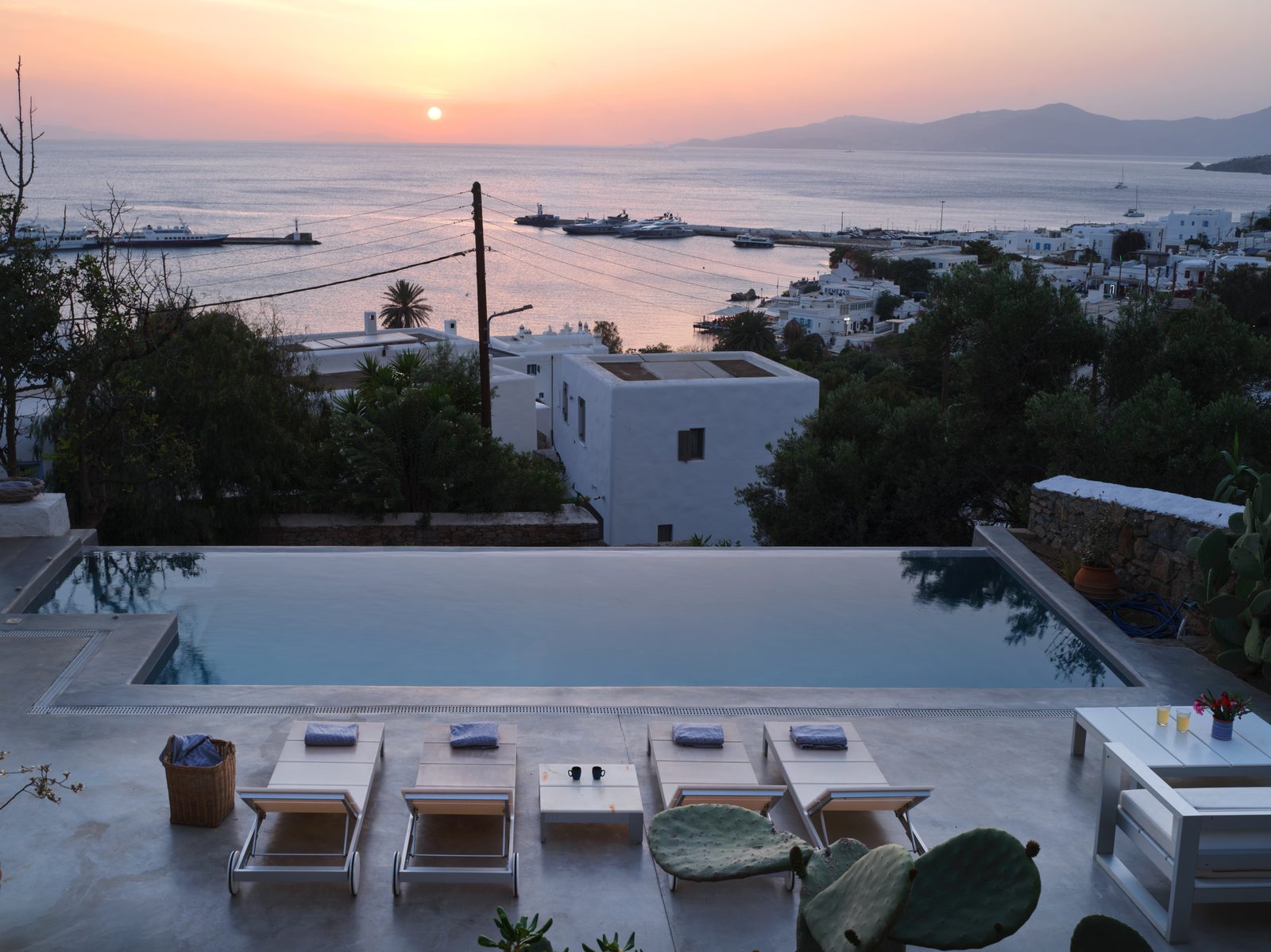 Villa Arc 180 Outdoor Spaces